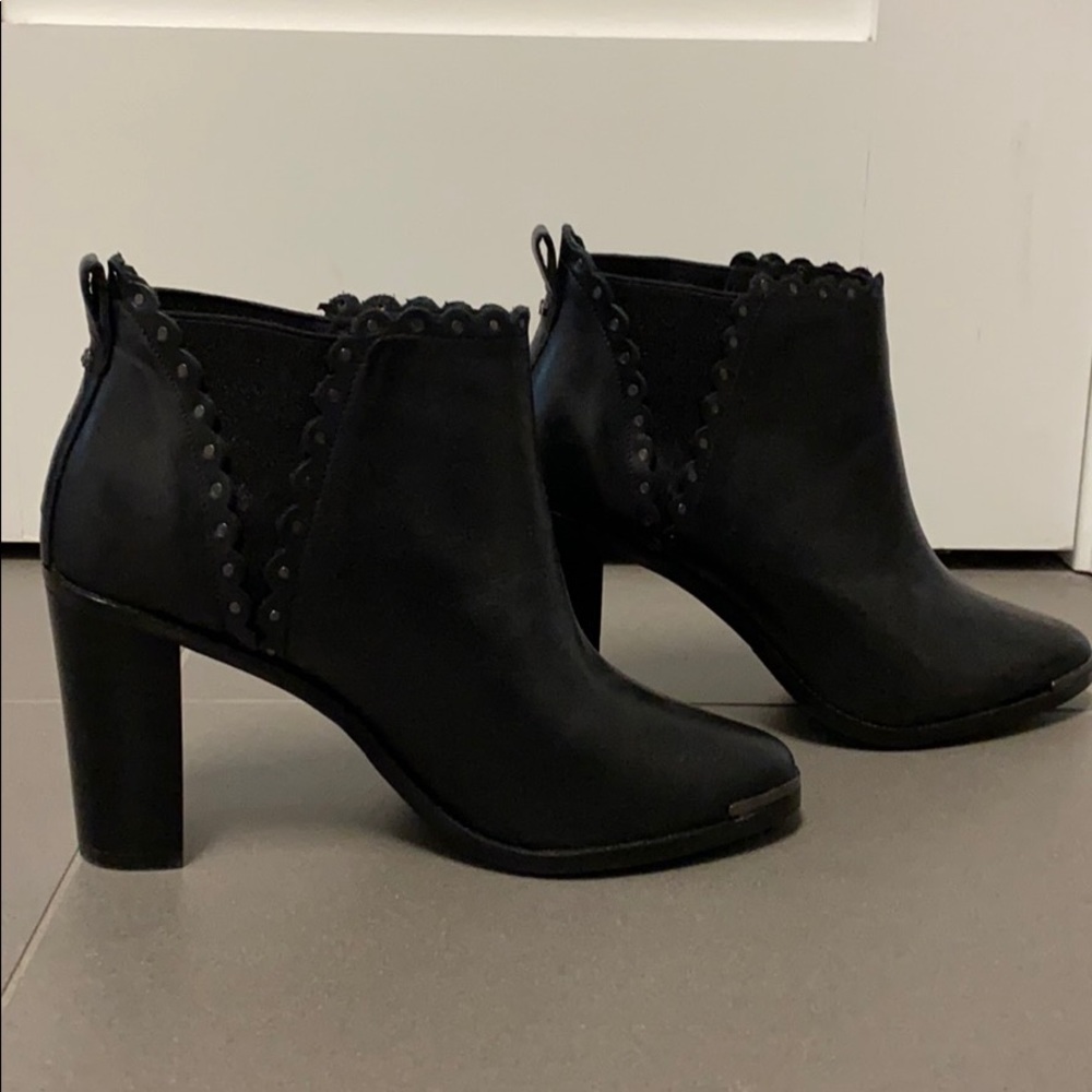 S104- Ted Baker London Black Ankle Boots